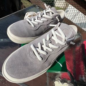 Men’s Capri Royal Suede Pumas (Concrete Grey/Frosted Ivory)